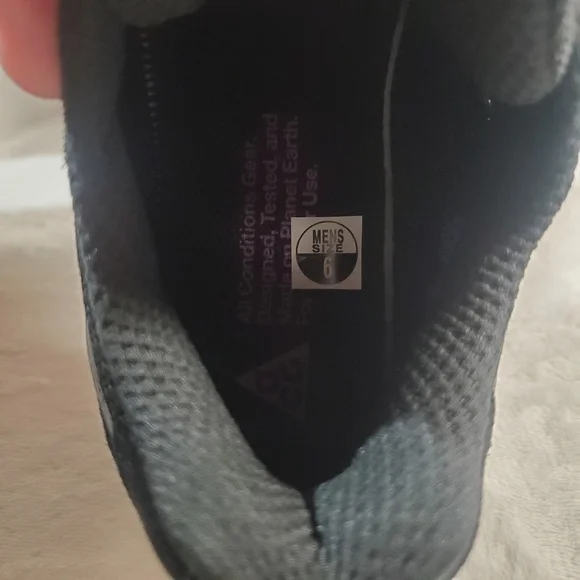 Nike ACG Lowcate Black and Pink Athletic Shoes - Picture 6 of 6